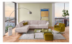 Komfort-Ecksofa MONDO Ensemble Lillia, in der Farbausführung Nature, in einem Raum stehend, Frontansicht