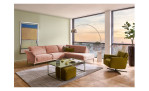 Komfort-Ecksofa MONDO Ensemble Lillia, in der Farbausführung Rose, in einem Raum stehend, Schrägansicht