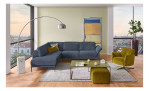 Basis-Ecksofa MONDO Ensemble Lillia, in der Farbausführung Blue, in einem Raum stehend, Frontansicht