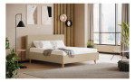 Modernes Schlafzimmer mit dem Basis-Polsterbett vito Nivora von Vito, einem beigen Bett, einem großen Fenster, Pflanzen, Wanddekoration und einer neutralen Einrichtung.