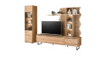 TV-Board set one Jackson in Eiche mit schwarzen Metallkufen, in Kombination mit Vitrine und Wandpaneel