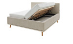 Polsterbett Musterring Delphi in einem beigen Stoffbezug und einem abstezenden Holzrahmen in Sandfarben lackiert. Geöffnete Ansicht