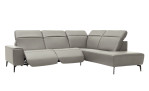 Komfort-Ecksofa MR 1320 in einem Echtleder-Bezug in Grau. Mit gezeigten Verstellungen