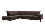 Basis-Ecksofa MR 1320 in einem Echtleder-Bezug in Braun. Schräge Frontansicht