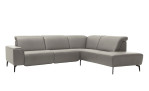 Basis-Ecksofa MR 1320 in einem Echtleder-Bezug in Grau. Schräge Frontansicht