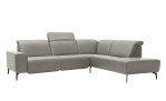 Basis-Ecksofa MR 1320 in einem Echtleder-Bezug in Grau. Mit gezeigter Kopfteilverstellung