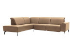 Basis-Ecksofa MR 1320 in einem Echtleder-Bezug in Nougat. Schräge Frontansicht
