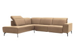Basis-Ecksofa MR 1320 in einem Echtleder-Bezug in Nougat. Mit gezeigter Kopfteilverstellung