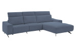 Komfort-Wohnlandschaft Musterrring MR 9450, in der Farbausführung Blue, Schrägansicht mit der Kopfpolsterfunktion