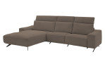 Komfort-Wohnlandschaft Musterrring MR 9450, in der Farbausführung Taupe, Schrägansicht mit der Kopfpolsterfunktion