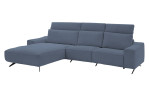 Komfort-Wohnlandschaft Musterrring MR 9450, in der Farbausführung Blue, Schrägansicht mit der Kopfpolsterfunktion