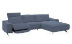 Komfort-Wohnlandschaft Musterrring MR 9450, in der Farbausführung Blue, Schrägansicht mit der Relaxfunktion im linken Element