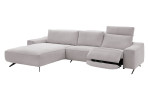 Komfort-Wohnlandschaft Musterrring MR 9450, in der Farbausführung Silver, Schrägansicht mit der Relaxfunktion im linken Element