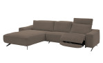 Komfort-Wohnlandschaft Musterrring MR 9450, in der Farbausführung Taupe, Schrägansicht mit der Relaxfunktion im linken Element