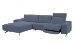 Komfort-Wohnlandschaft Musterrring MR 9450, in der Farbausführung Blue, Schrägansicht mit der Relaxfunktion im linken Element