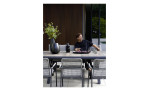 Gartentisch Corido in Anthrazit mit Keramik-Platte, Ansicht im Milieu