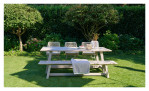 Gartentisch Oldham mit recycelter Teakholz-Tischplatte und beigem Aluminium-Gestell, Milieu