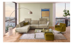 Komfort-Ecksofa MONDO Ensemble Lillia, in der Farbausführung Beige, in einem Raum stehend, mit der Kopfteilfunktion