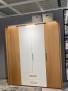 Komfort-Schlafzimmer „Mondo Comfort Plus“: Drehtürenschrank, Kernbuche, weiße Türen, Schubladen, 2 Boxen. Im Showroom.