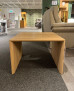 Der Couchtisch Gavardo ist ein heller Tisch aus Asteiche Bianco, geölt, mit den Maßen 65 x 65 cm und einem schlichten, modernen Design, der im Showroom ausgestellt ist.