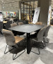 Entdecken Sie die Esstischgruppe „Palace/Ravi“: ein modernes Esszimmer-Set mit 6 eleganten Stühlen, jetzt in unserem Showroom zu sehen.