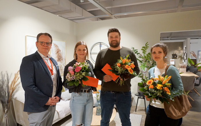 Preisübergabe Einkaufsgutscheine in der Möbel Heinrich Filiale in Bad Nenndorf