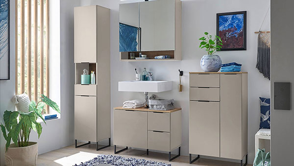 Moderne Badserie Djerba in der Farbe Kaschmir mit Holzplatte und schwarzen Griffen und Füßen