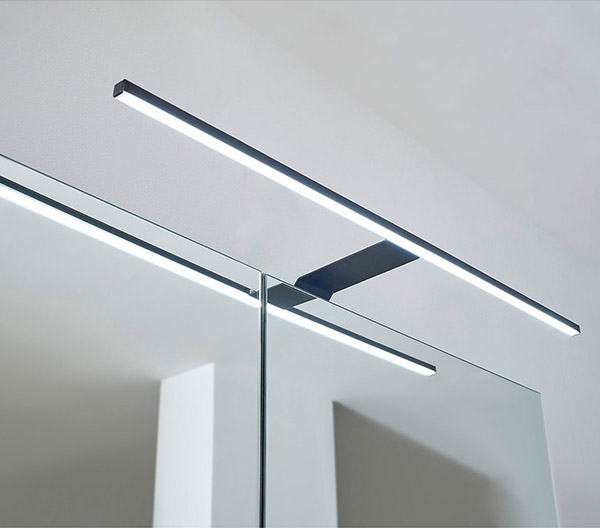 Beleuchtungsleiste am Spiegelschrank