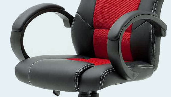 Bürostuhl aus Kunstleder mit roten Applikationen