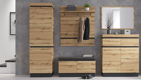 Garderobenschrank mit Holzdekor Fronten