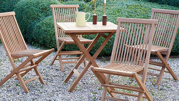 klappbarer Holztisch