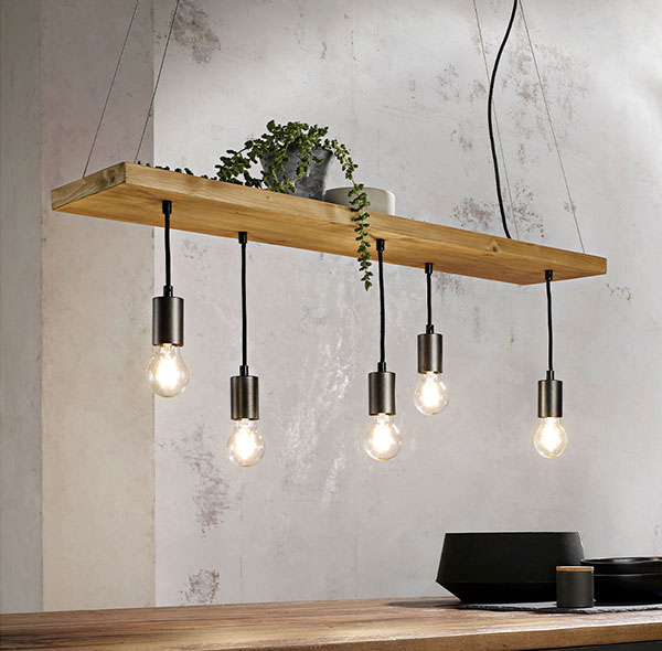 Pendelleuchte Board mit Holzbrett und fünf herunterhängenden Leuchten