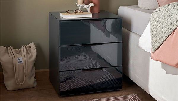 Nachttisch Patty in Farbe Graphit mit Front und Deckplatte aus Glas