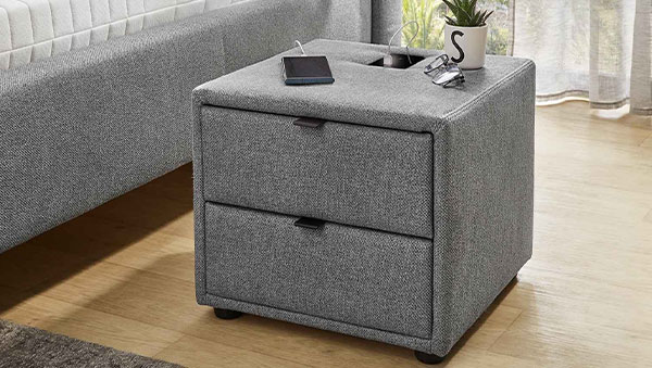 Nachttisch Luna mit hellgrauem Stoffbezug