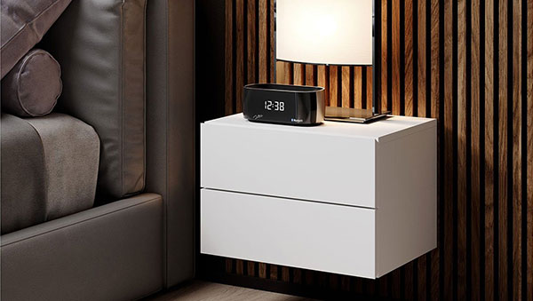 wandmontierter Nachttisch in weiß mit zwei Schubladen