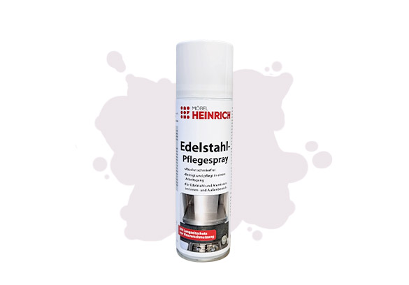 Schwarzer, liegender Hirsch