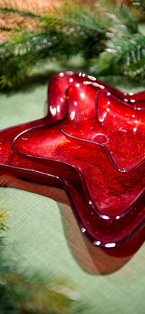 rote Schalen in Sternenform