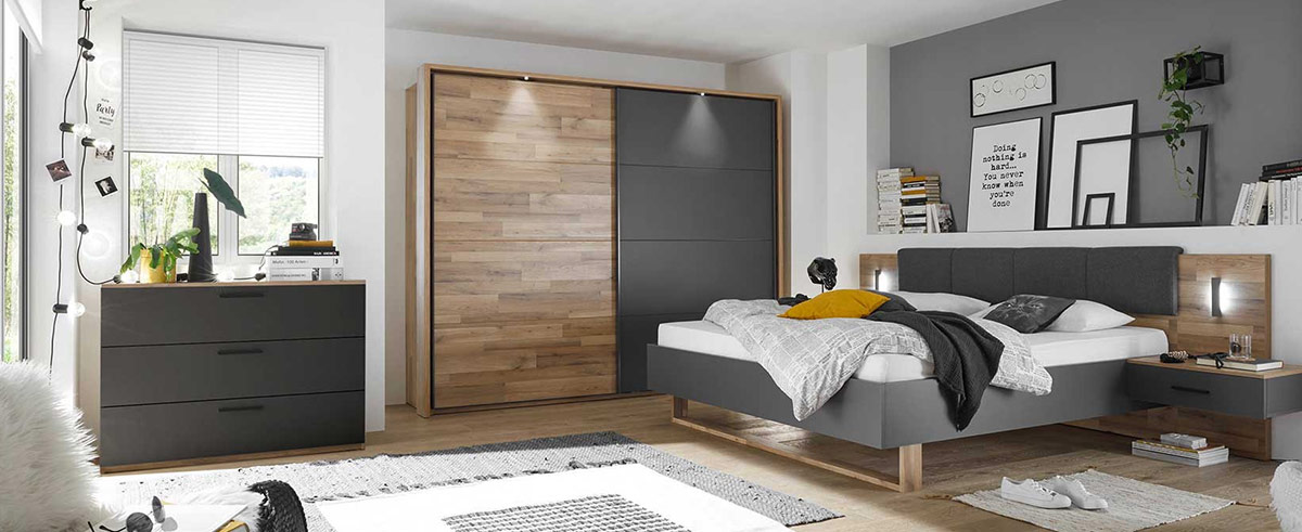 Livin Schlafzimmerserie Rivoli mit Schwebetürenschrank, Bettanlage und Kommode in der Farbe Graphit