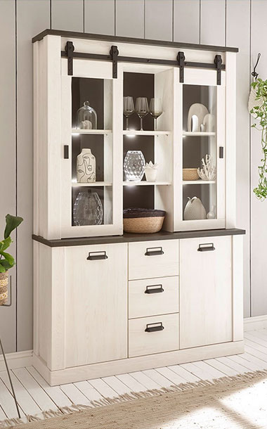 Landhausstil Buffetschrank in Weiß mit schwarzer Rückwand und Griffen