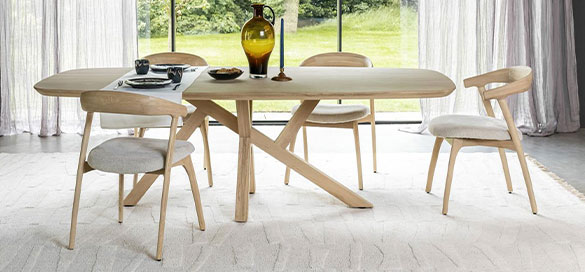 Skandinavisches Stil Esszimmer mit Tisch Shimla